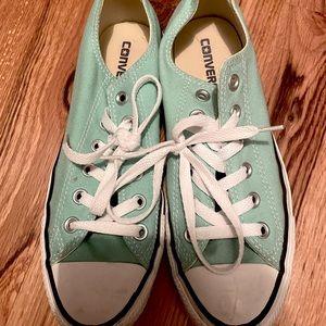Tiffany blue converse.
